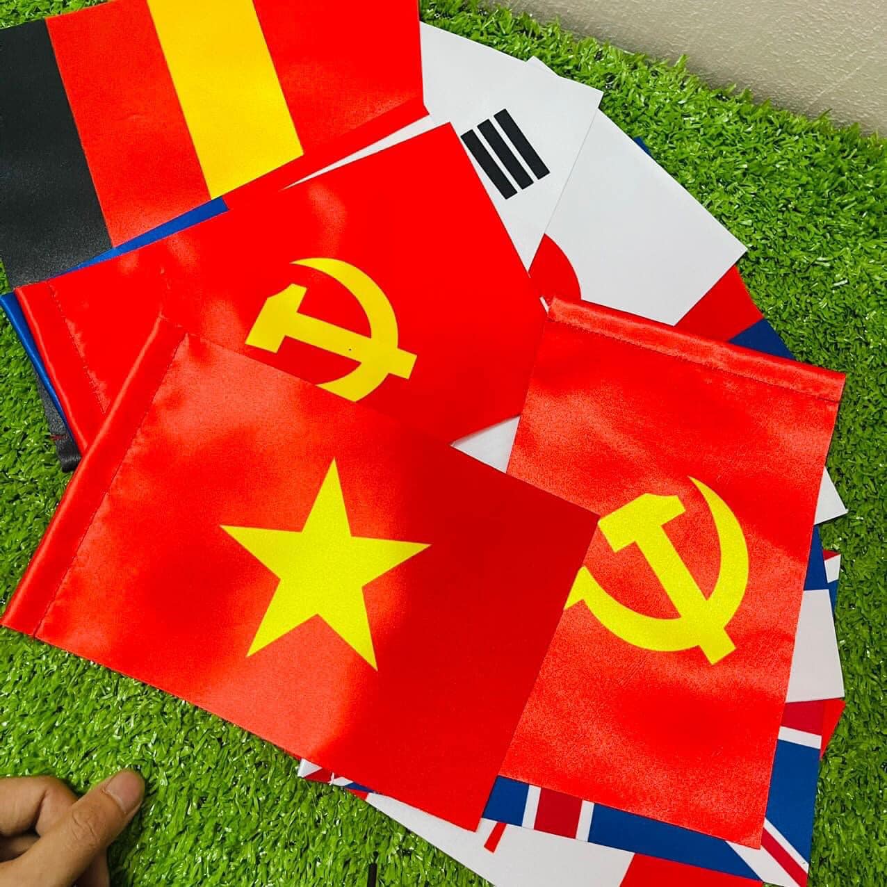 Cờ quốc kỳ các nước để bàn đế gỗ inox Vinh Nghệ An